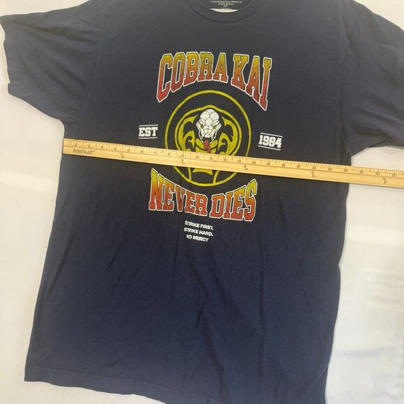 Bioworld Cobra Kai Never Dies Sz Lg T-Shirt Blue 100% Cotton Excellent Used Con - Picture 5 of 8